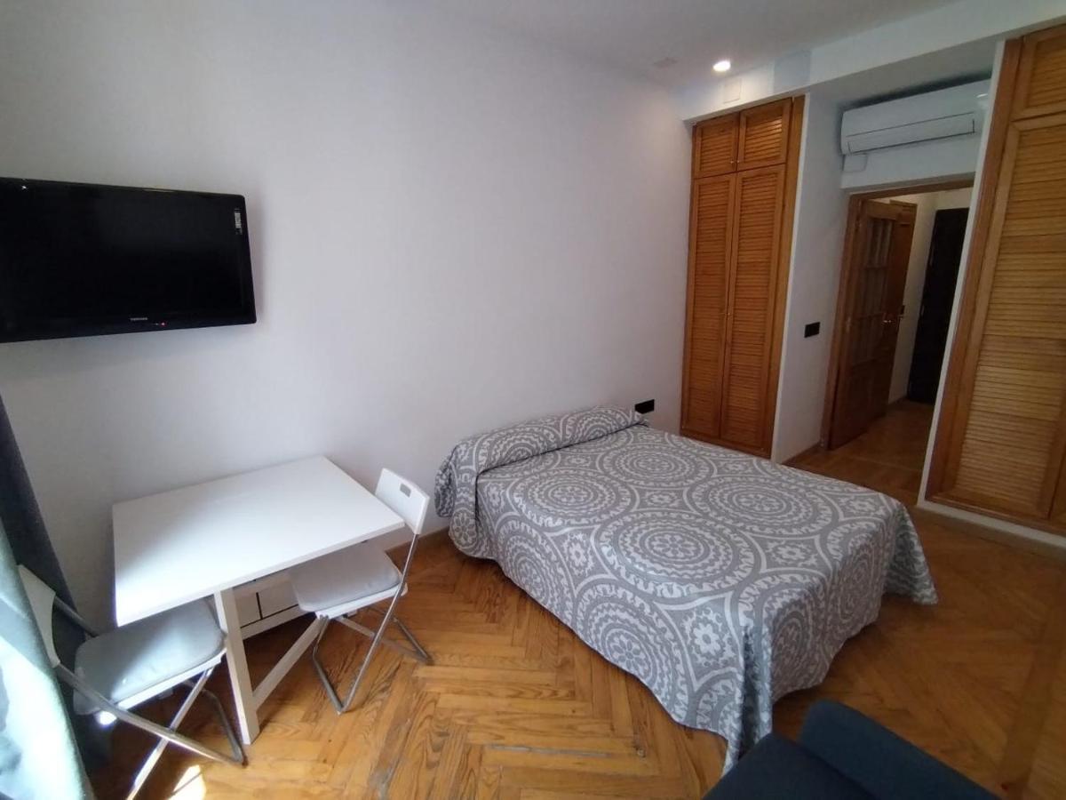 Estudio - Puerta Del Sol Madrid Extérieur photo